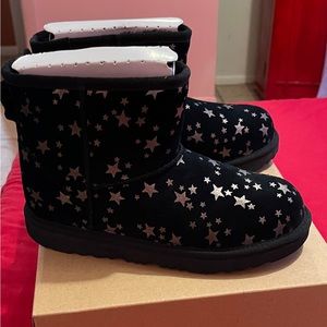 Youth girls authentic Ugg Boots! Black with silver stars, comfy fur inside.